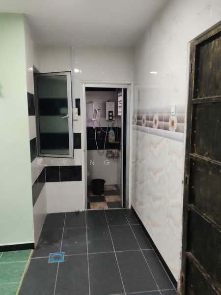 2-storey Terraced House for Sale in Taman Daya (Kepong) - Ziyang Chen - Bathroom - PropertyGuru.com.my