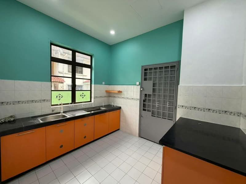 Rumah Teres 2-Tingkat untuk Dijual di Bandar Seri Alam (Masai) - Melinda Ee - Kitchen - PropertyGuru.com.my