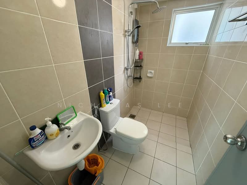 Pangsapuri untuk Dijual di Residensi Kepayang (Residensi Fairpark) - Nicholas Lee - Bathroom - PropertyGuru.com.my