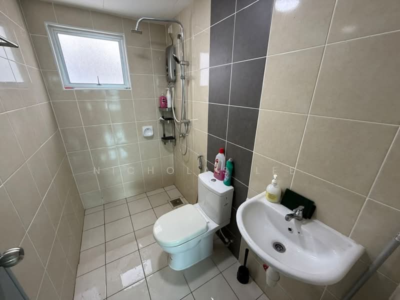 Pangsapuri untuk Dijual di Residensi Kepayang (Residensi Fairpark) - Nicholas Lee - Bathroom - PropertyGuru.com.my