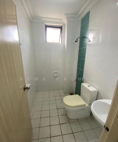 Kondominium untuk Dijual di Kristal View - Asma Hashim - Bathroom - PropertyGuru.com.my