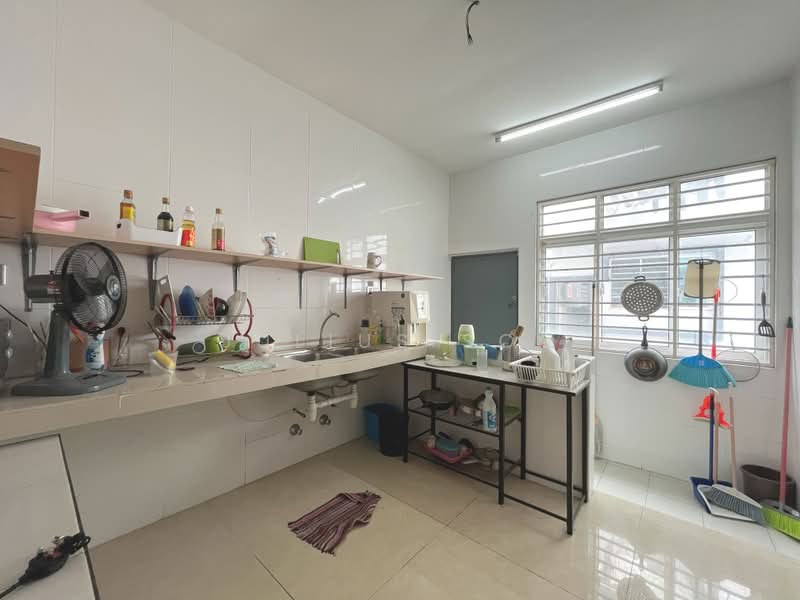 Rumah Teres 3-Tingkat untuk Dijual di Sungai Long (Bandar Sungai Long) - Julius Soo - Kitchen - PropertyGuru.com.my