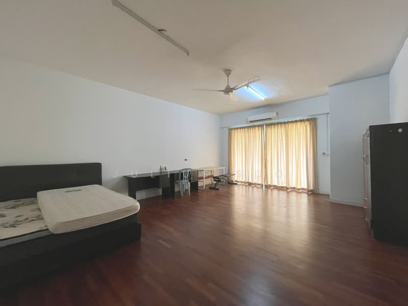 Rumah Teres 3-Tingkat untuk Dijual di Sungai Long (Bandar Sungai Long) - Julius Soo - Bedroom - PropertyGuru.com.my