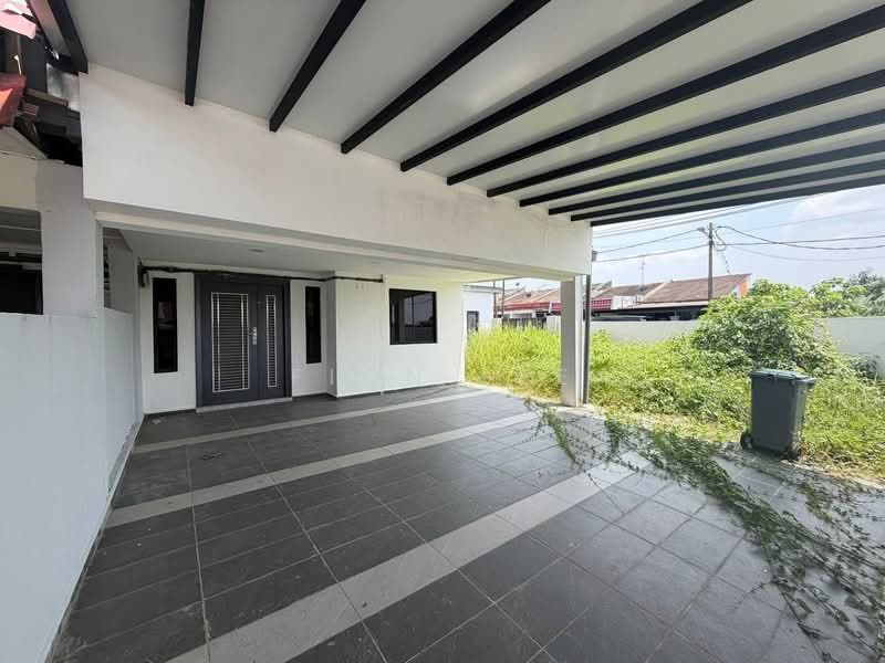 Rumah Teres 1-Tingkat untuk Dijual di Taman Universiti (Skudai) - Fion Lee - Exterior - PropertyGuru.com.my