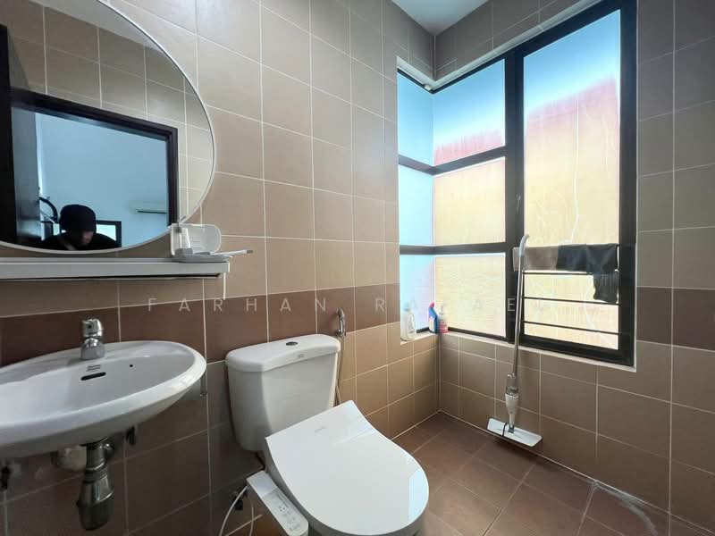 Rumah Berkembar untuk Disewa di Subang Jaya (Selangor) - Farhan Rafael - Bathroom - PropertyGuru.com.my