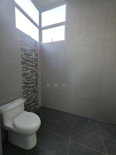 Rumah Berkembar untuk Dijual di Taman Sinar Berlian (Batu Pahat) - NGO - Bathroom - PropertyGuru.com.my