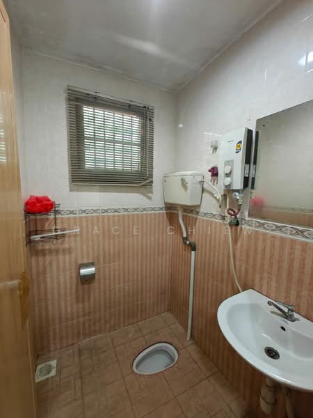 1-storey Terraced House for Rent in Taman Suria (Johor Bahru) - Grace Chiew - Bathroom - PropertyGuru.com.my
