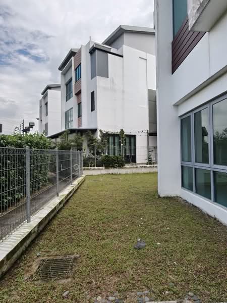 Bungalow House untuk Dijual di Taman Molek (Johor Bahru) - Louis Ng - PropertyGuru.com.my