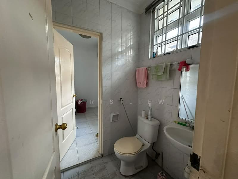 Semi-Detached House for Sale in Taman Suria (Johor Bahru) - Chris Liew - Bathroom - PropertyGuru.com.my