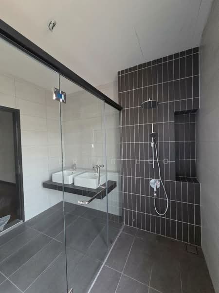 Semi-Detached House for Sale in Puchong (Selangor) - Adrian Loo - Bathroom - PropertyGuru.com.my