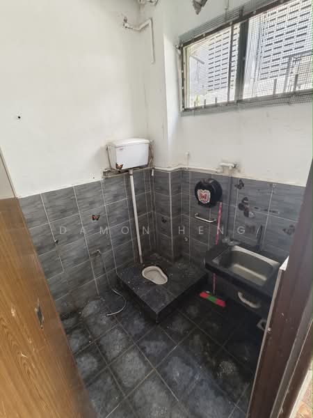 Shop for Rent in Petaling Jaya (Selangor) - Damon Heng - Bathroom - PropertyGuru.com.my