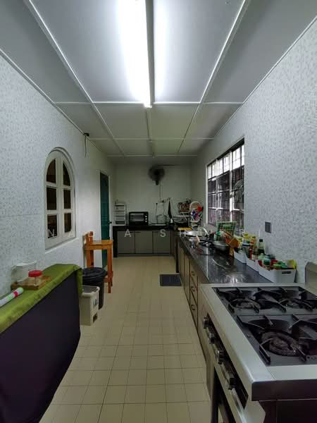 Semi-Detached House for Sale in Seksyen 9 (Shah Alam) - Nadia Shukri - Kitchen - PropertyGuru.com.my