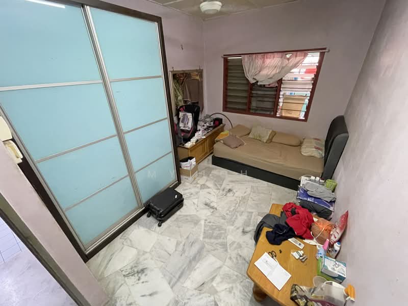 Rumah Teres 1 Tingkat untuk Dijual di Taman Bidara (Selayang) - MY Loh - Bedroom - PropertyGuru.com.my