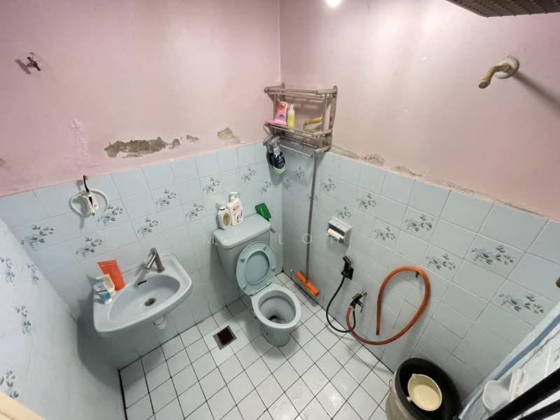 Rumah Teres 1 Tingkat untuk Dijual di Taman Bidara (Selayang) - MY Loh - Bathroom - PropertyGuru.com.my