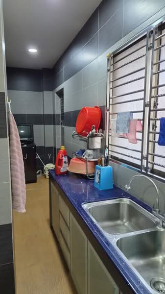 Rumah Teres 2-Tingkat untuk Dijual di Taman Sutera Utama (Skudai) - Jayden Neo - Kitchen - PropertyGuru.com.my