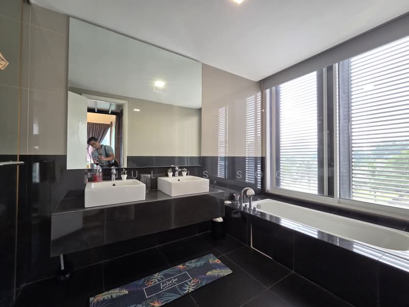 Rumah Berkembar untuk Dijual di Bandar Sungai Long (Selangor) - Julius Soo - Bathroom - PropertyGuru.com.my