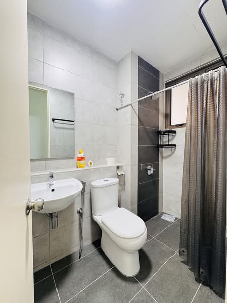 Kondominium untuk Disewa di Lake Point Residence - Siti Haila - Bathroom - PropertyGuru.com.my