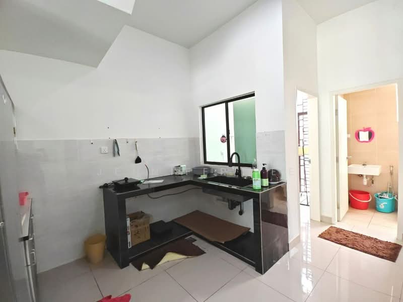 Rumah Teres 2 Tingkat untuk Disewa di Johor Bahru (Johor) - Jennifer Tee - Kitchen - PropertyGuru.com.my
