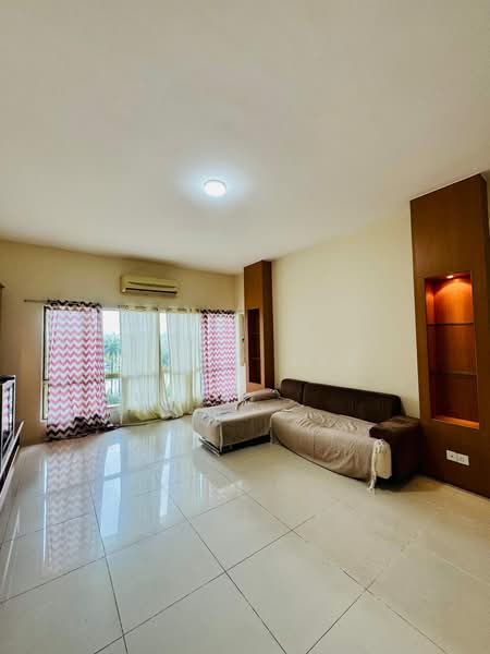 Kondominium untuk Dijual di East Lake Residence - Terry Yee - Living Room - PropertyGuru.com.my