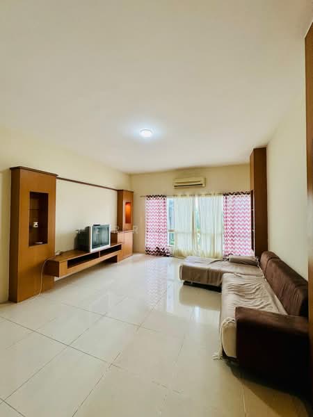 Kondominium untuk Dijual di East Lake Residence - Terry Yee - Living Room - PropertyGuru.com.my