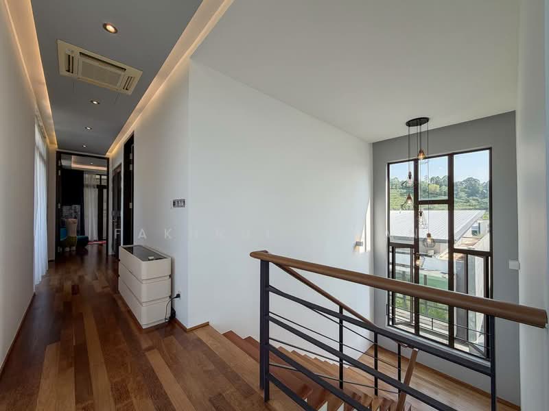 Bungalow for Sale in Taman Puncak Perdana (Shah Alam) - Fakhrul Imlan - Corridor - PropertyGuru.com.my