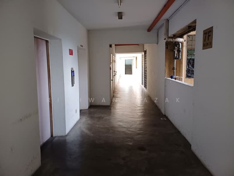 Pangsapuri untuk Dijual di Mandy Villa - Ridhwan Razak - Corridor - PropertyGuru.com.my