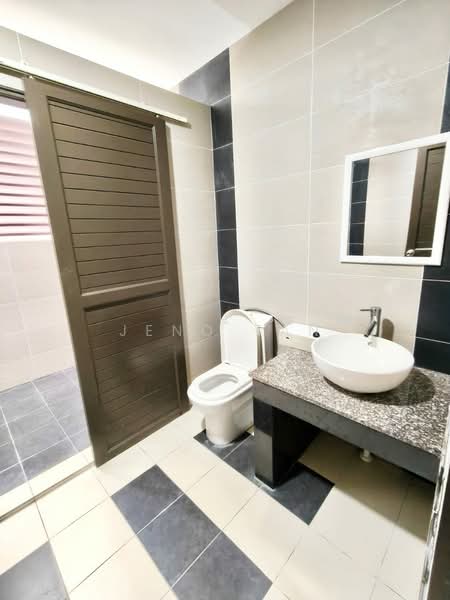 Semi-Detached House for Rent in Kuching (Sarawak) - Jeno Tan - Bathroom - PropertyGuru.com.my