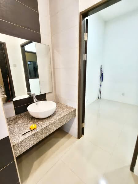 Semi-Detached House for Rent in Kuching (Sarawak) - Jeno Tan - Bathroom - PropertyGuru.com.my