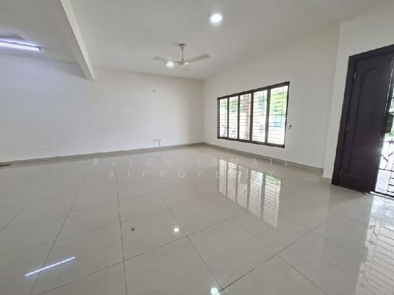 2-storey Terraced House for Sale in Bandar Dato Onn (Tebrau) - Azlan Ismail aiproperty - Living Room - PropertyGuru.com.my
