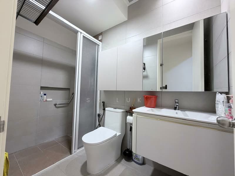 Rumah Teres 2-Tingkat untuk Dijual di Bandar Country Homes (Rawang) - SK Luk - Bathroom - PropertyGuru.com.my