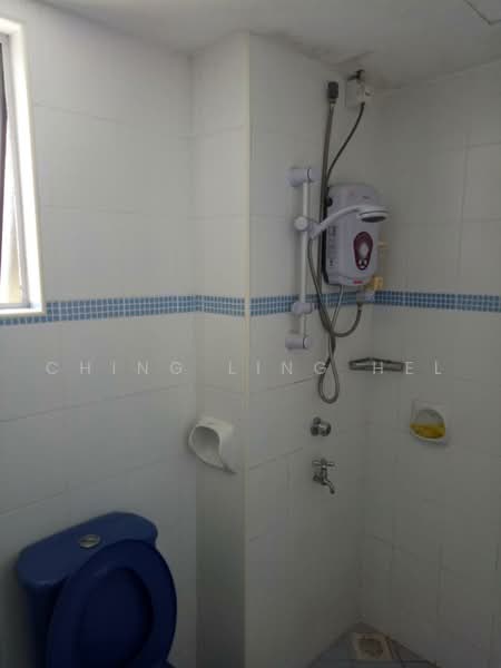 Pangsapuri untuk Disewa di Permas Ville Apartment - Ching Ling Hel - Bathroom - PropertyGuru.com.my