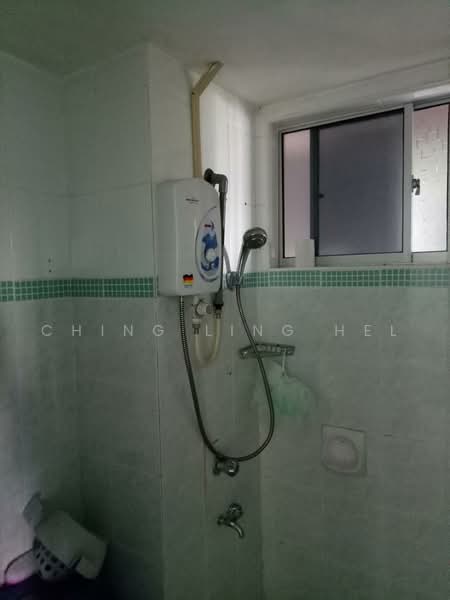 Pangsapuri untuk Disewa di Permas Ville Apartment - Ching Ling Hel - Bathroom - PropertyGuru.com.my