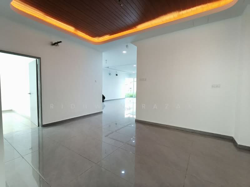 Rumah Berkembar untuk Dijual di Canary Garden (Klang) - Ridhwan Razak - Living Room - PropertyGuru.com.my