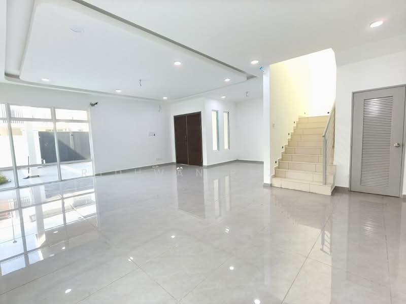 Rumah Berkembar untuk Dijual di Canary Garden (Klang) - Ridhwan Razak - Living Room - PropertyGuru.com.my