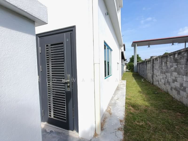 Rumah Berkembar untuk Dijual di Canary Garden (Klang) - Ridhwan Razak - Exterior - PropertyGuru.com.my