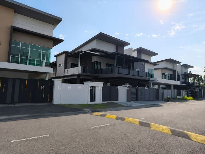 Rumah Berkembar untuk Dijual di Canary Garden (Klang) - Ridhwan Razak - Exterior - PropertyGuru.com.my
