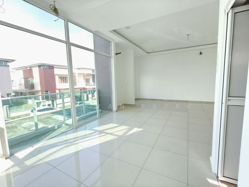 Rumah Berkembar untuk Dijual di Canary Garden (Klang) - Ridhwan Razak - Living Room - PropertyGuru.com.my