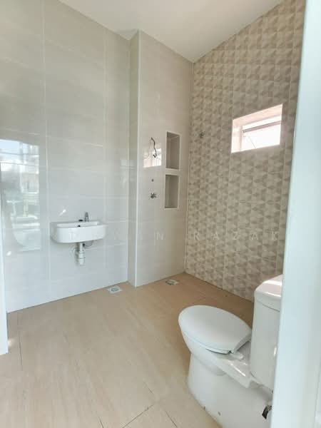 Rumah Berkembar untuk Dijual di Canary Garden (Klang) - Ridhwan Razak - Bathroom - PropertyGuru.com.my
