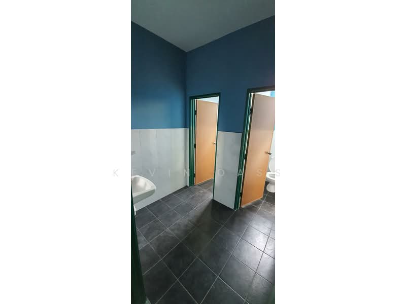 Kilang untuk Disewa di Puchong (Selangor) - Kevin Dass - Bathroom - PropertyGuru.com.my