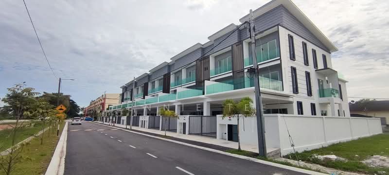 Rumah Teres untuk Dijual di Sabak Bernam (Selangor) - Fennie Tee - PropertyGuru.com.my