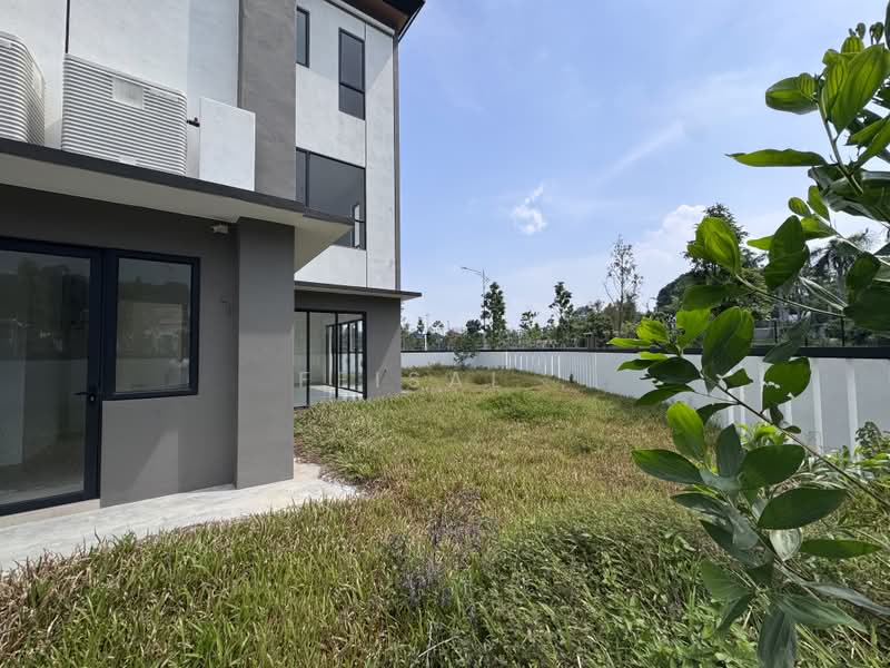 Rumah Berkembar untuk Dijual di Kota Damansara (Selangor) - Feisal . - Exterior - PropertyGuru.com.my