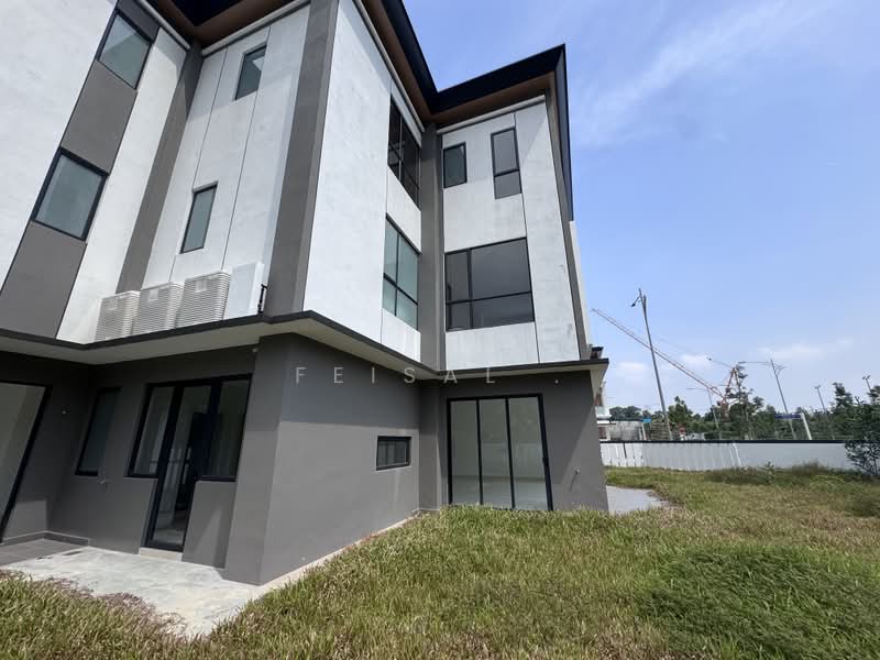 Rumah Berkembar untuk Dijual di Kota Damansara (Selangor) - Feisal . - Exterior - PropertyGuru.com.my