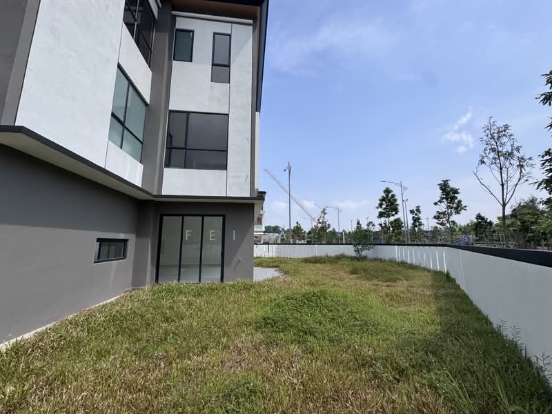 Rumah Berkembar untuk Dijual di Kota Damansara (Selangor) - Feisal . - Exterior - PropertyGuru.com.my