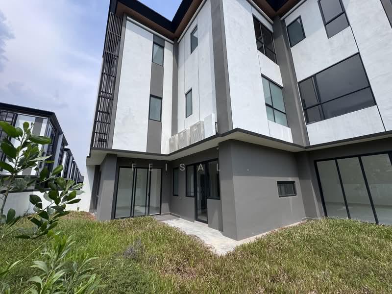 Rumah Berkembar untuk Dijual di Kota Damansara (Selangor) - Feisal . - Exterior - PropertyGuru.com.my