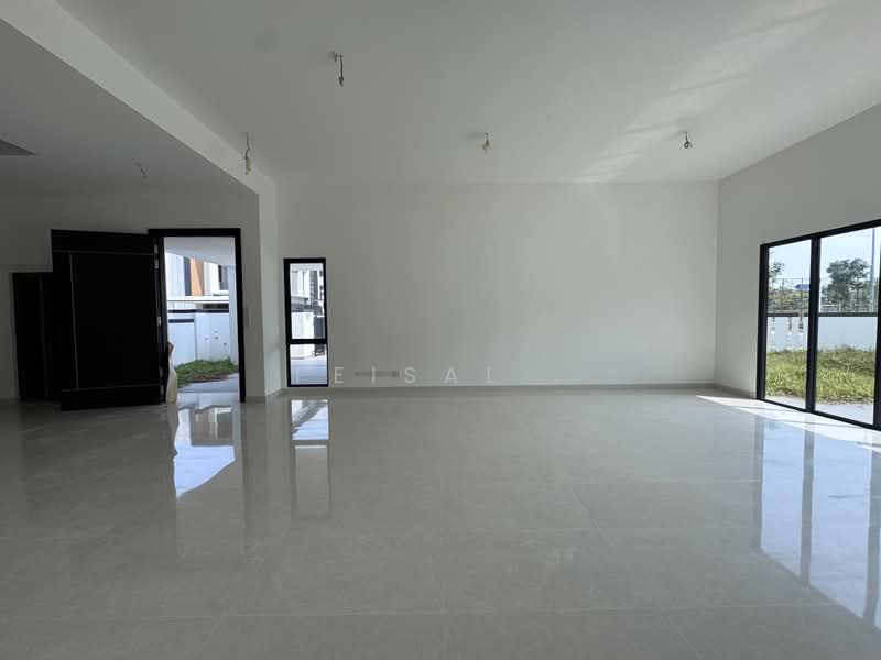 Rumah Berkembar untuk Dijual di Kota Damansara (Selangor) - Feisal . - Living Room - PropertyGuru.com.my