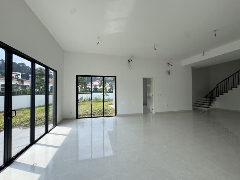 Rumah Berkembar untuk Dijual di Kota Damansara (Selangor) - Feisal . - Living Room - PropertyGuru.com.my