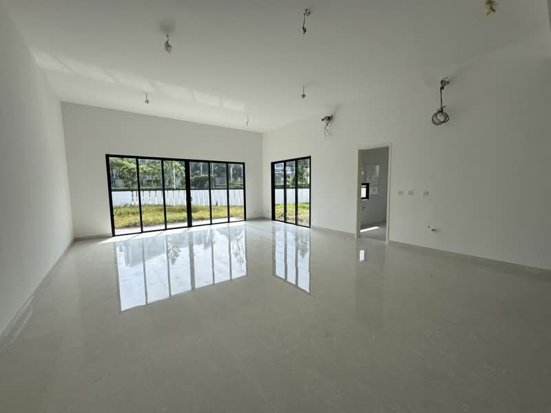 Rumah Berkembar untuk Dijual di Kota Damansara (Selangor) - Feisal . - Living Room - PropertyGuru.com.my