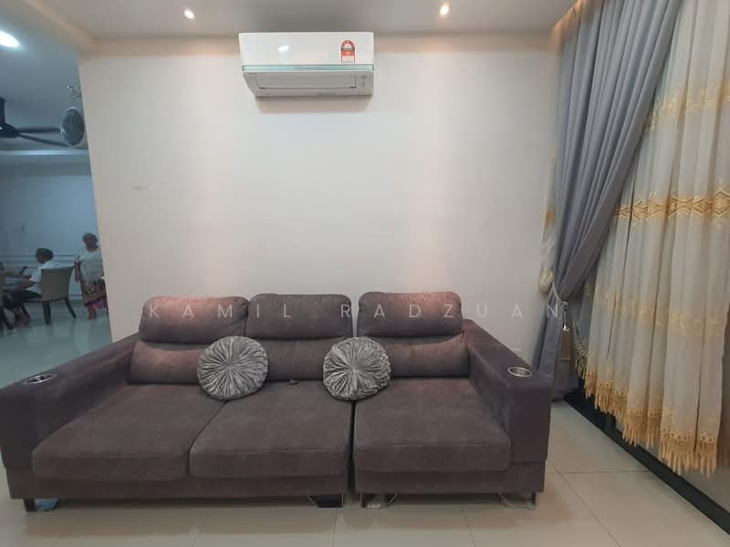 Rumah Bandar untuk Disewa di Bangi (Selangor) - Kamil Radzuan - Living Room - PropertyGuru.com.my