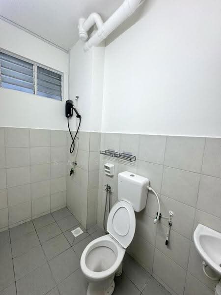 Rumah Bandar untuk Disewa di Bandar Putra Kulai (Kulai) - Sausa Lee - Bathroom - PropertyGuru.com.my