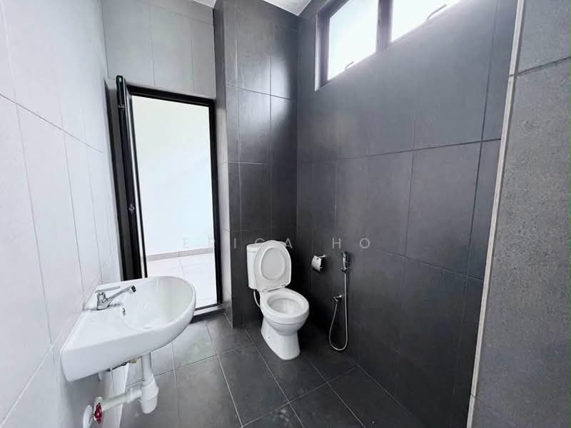 Kedai untuk Disewa di Taman Sutera Utama (Skudai) - Erica Ho - Bathroom - PropertyGuru.com.my